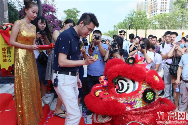 当代万国城ΜΟΜΛ:9.23营销中心盛大开放 引爆万人潮——九房网 当代万国城ΜΟΜΛ:9.23营销中心盛大开放 引爆万人潮——九房网