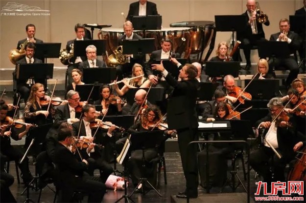 奥园联袂伦敦爱乐乐团成功举办跨年音乐会——九房网 奥园联袂伦敦爱乐乐团成功举办跨年音乐会——九房网