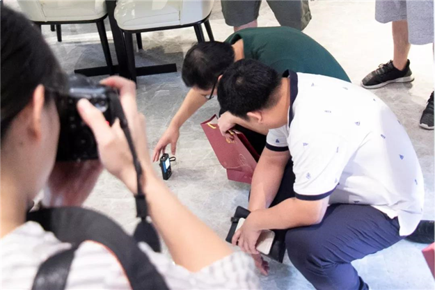 有阿甘的信念才有工匠的精神——九房网 有阿甘的信念才有工匠的精神——九房网