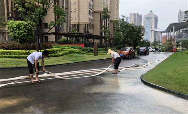 暴雨来袭,有一群人坚守一线,共同守护家园——九房网 暴雨来袭,有一群人坚守一线,共同守护家园——九房网