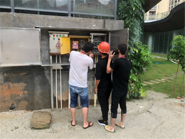 暴雨来袭,有一群人坚守一线,共同守护家园——九房网 暴雨来袭,有一群人坚守一线,共同守护家园——九房网