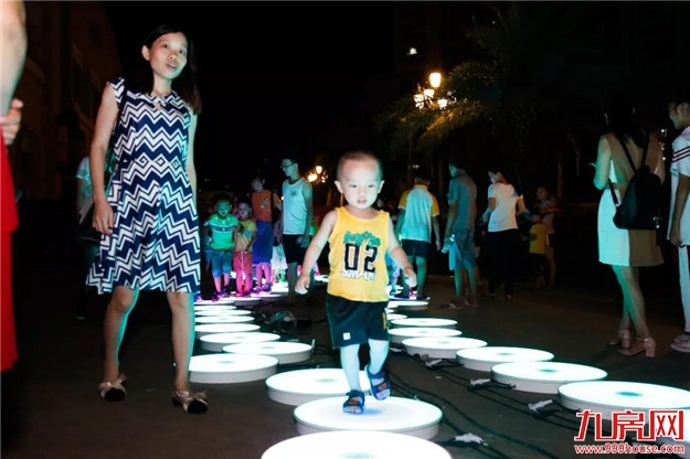 灯光节已经刷爆你的朋友圈了,你还没来?——九房网 灯光节已经刷爆你的朋友圈了,你还没来?——九房网