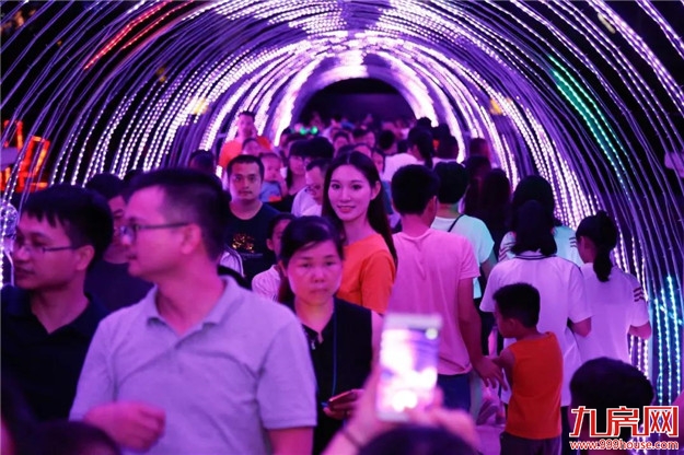 灯光节已经刷爆你的朋友圈了,你还没来?——九房网 灯光节已经刷爆你的朋友圈了,你还没来?——九房网