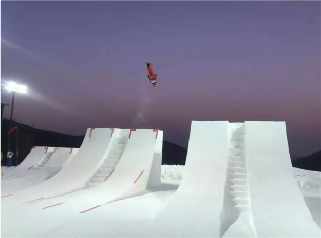 心驰冰雪境，逐梦莲花山！长春世茂莲花山滑雪场盛大开业——九房网