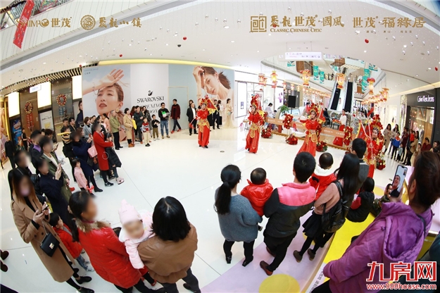 世界城一展厅惊现“龙”的身影！真相竟与世茂双组团新品有关？——九房网