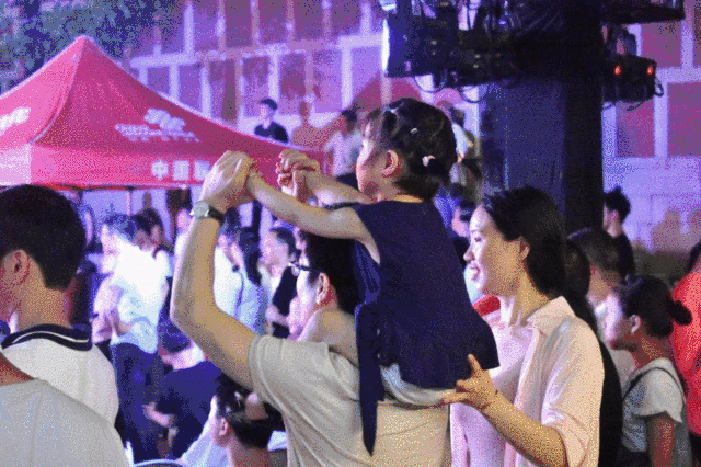 从清晨到夜晚!五店市庭院音乐节启动,引爆全城!——九房网 从清晨到夜晚!五店市庭院音乐节启动,引爆全城!——九房网