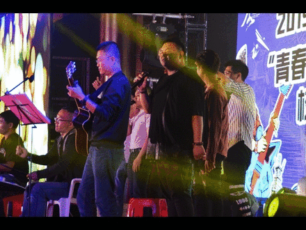 就歌唱吧，在这庭院民谣派对，让我们怦然心动如往昔！——九房网