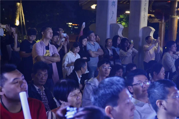 就歌唱吧，在这庭院民谣派对，让我们怦然心动如往昔！——九房网