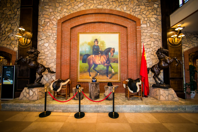 踏马滇池?百万名马乘骑等你来体验——九房网 踏马滇池?百万名马乘骑等你来体验——九房网