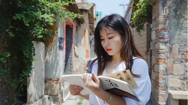 光合计划 | 看荐好书第②期:多元历史古城中的最美书店——九房网 光合计划 | 看荐好书第②期:多元历史古城中的最美书店——九房网