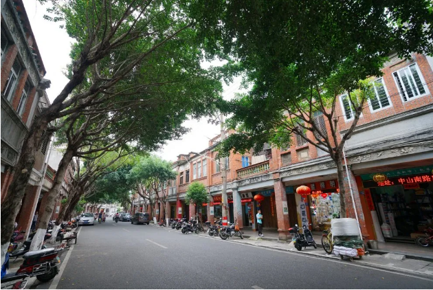 光合计划 | 看荐好书第②期:多元历史古城中的最美书店——九房网 光合计划 | 看荐好书第②期:多元历史古城中的最美书店——九房网