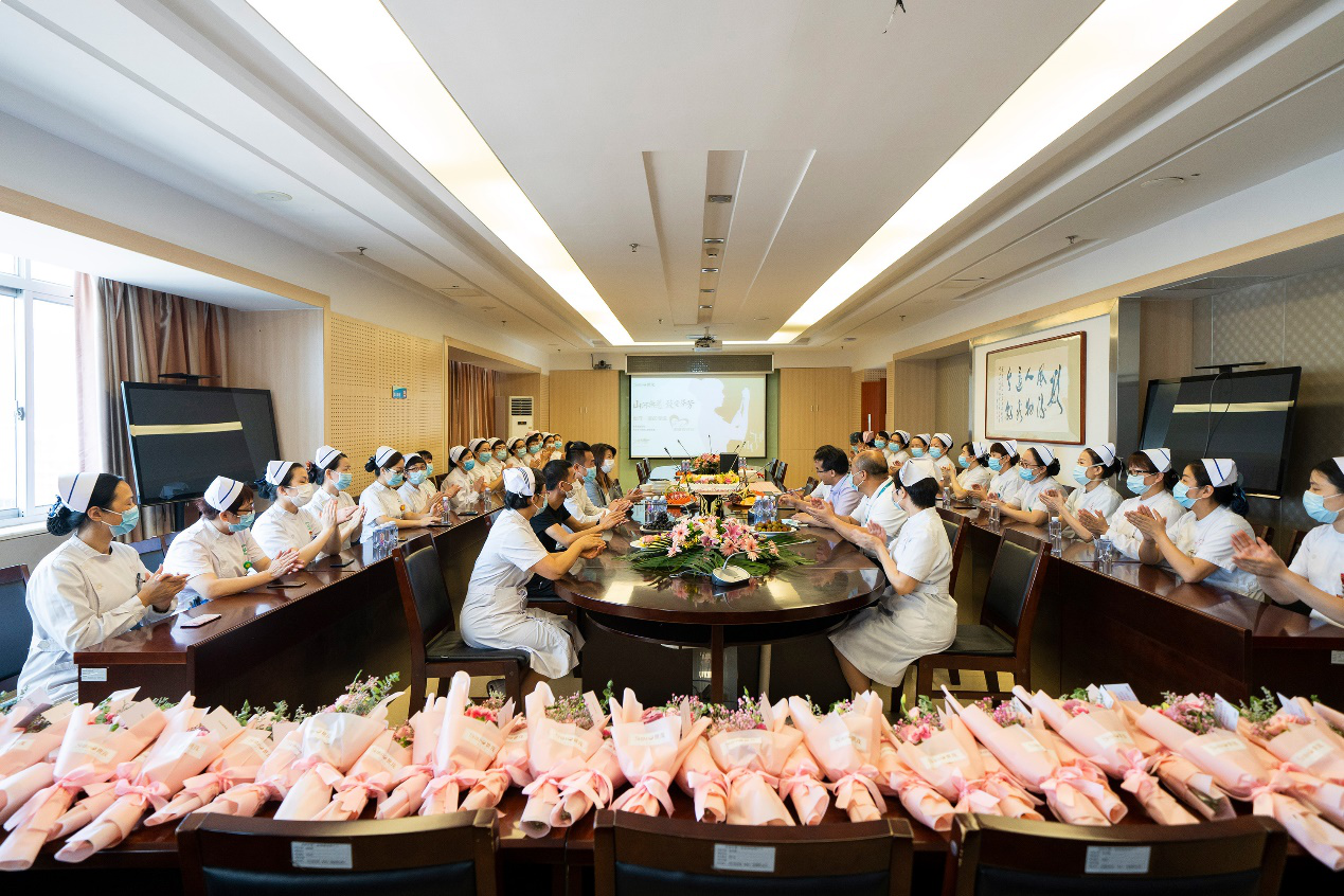 为近2000护士献上节日温暖，世茂海峡坚守公益事业情怀——九房网