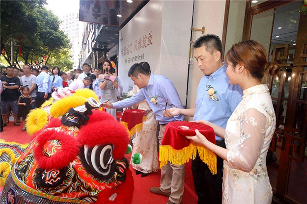 一鉴倾城,耀启城芯!美的·云玺台城市展厅璀璨绽放!——九房网 一鉴倾城,耀启城芯!美的·云玺台城市展厅璀璨绽放!——九房网