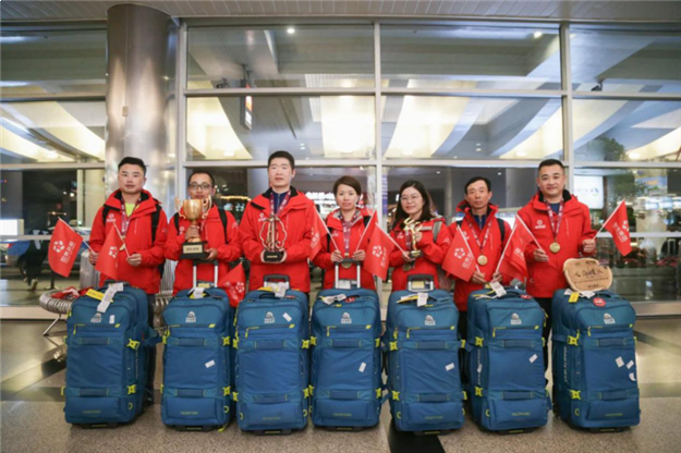 福信戈三战队夺得戈壁挑战赛品牌A队冠军，载誉归来——九房网