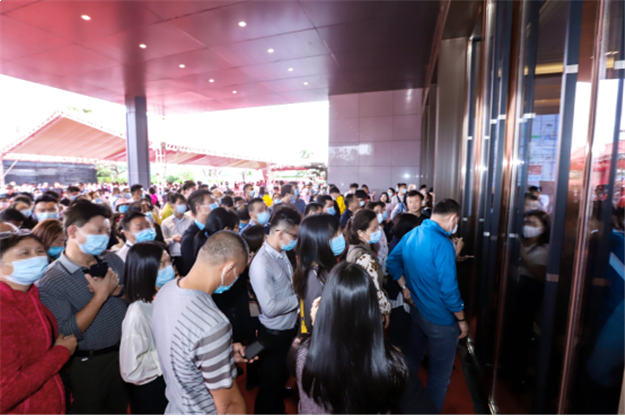 牛！世界鼎级球场+100万㎡综合体！就在家旁！——九房网