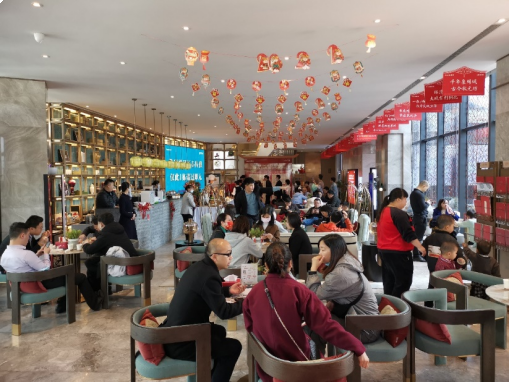 “一块陪伴”计划新春升级,世茂海峡稳健经营再出奇招——九房网 “一块陪伴”计划新春升级,世茂海峡稳健经营再出奇招——九房网