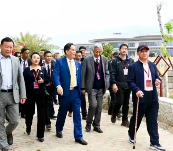 侯昌财董事长荣任中华侯氏世界联谊总会会长——九房网 侯昌财董事长荣任中华侯氏世界联谊总会会长——九房网