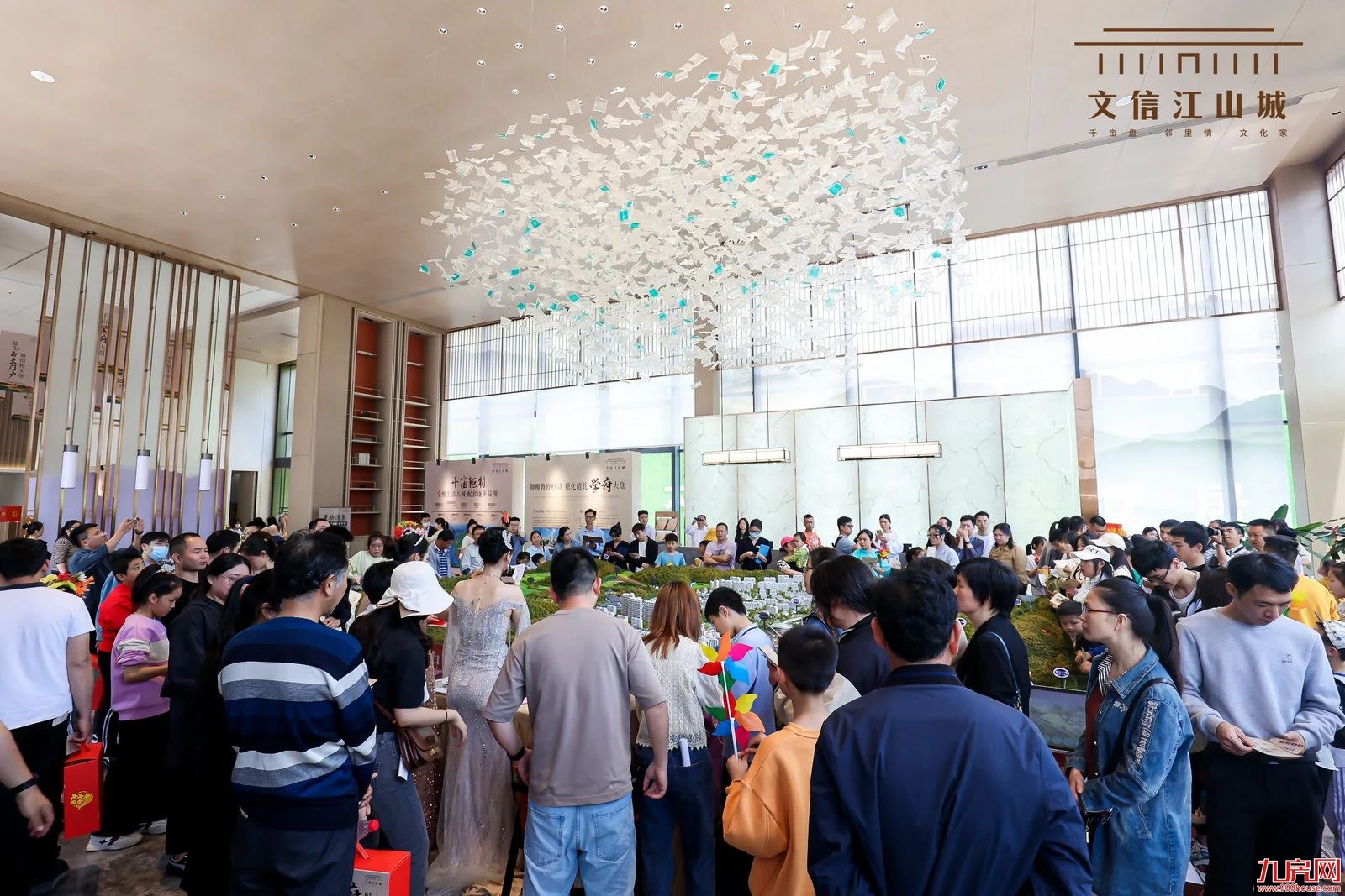 一半的德化人都来了!直击红盘展示区开放现场,到底有多惊艳?——九房网 一半的德化人都来了!直击红盘展示区开放现场,到底有多惊艳?——九房网