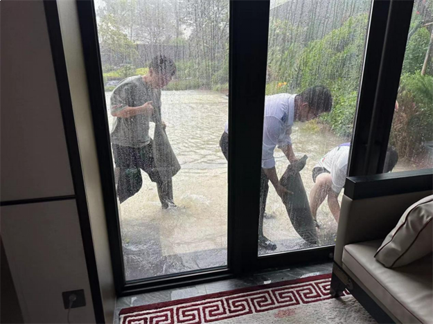 逆风而行|福建史上第二强台风“杜苏芮”来袭,物业人在行动——九房网 逆风而行|福建史上第二强台风“杜苏芮”来袭,物业人在行动——九房网