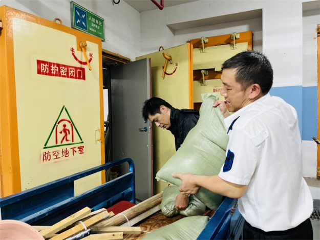 逆风而行|福建史上第二强台风“杜苏芮”来袭,物业人在行动——九房网 逆风而行|福建史上第二强台风“杜苏芮”来袭,物业人在行动——九房网