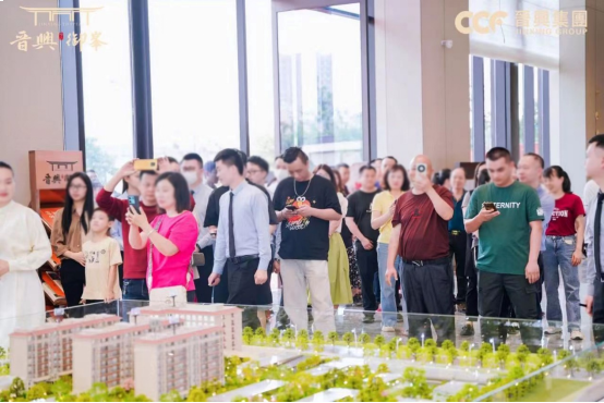 登峯人气 瞩目全城| 晋兴·御峯营销中心盛大开放——九房网 登峯人气 瞩目全城| 晋兴·御峯营销中心盛大开放——九房网